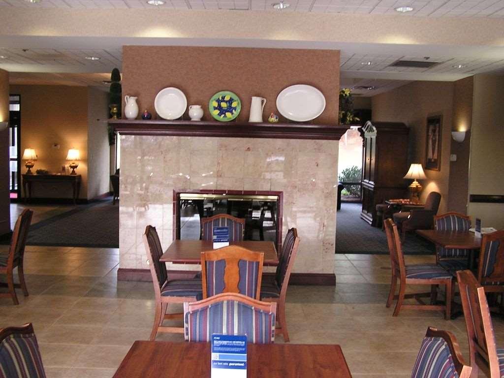 Hampton Inn & Suites Atlanta-Galleria Smyrna Restoran gambar